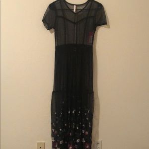 Long duster with floral embroidery.